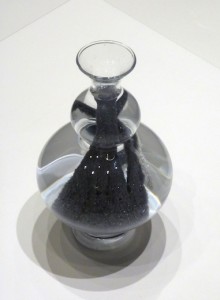 Dominium Melancholiae, 2013  Metallo, vetro, zinco, acetato di piombo, acqua  Dimensioni variabili  Veduta dell’esposizione Dominium Melancholiae, Spazio Salenbauch, Venezia  Foto di Valentina Coccioli  Courtesy l’artista” /></a></p> <br><br><a href=